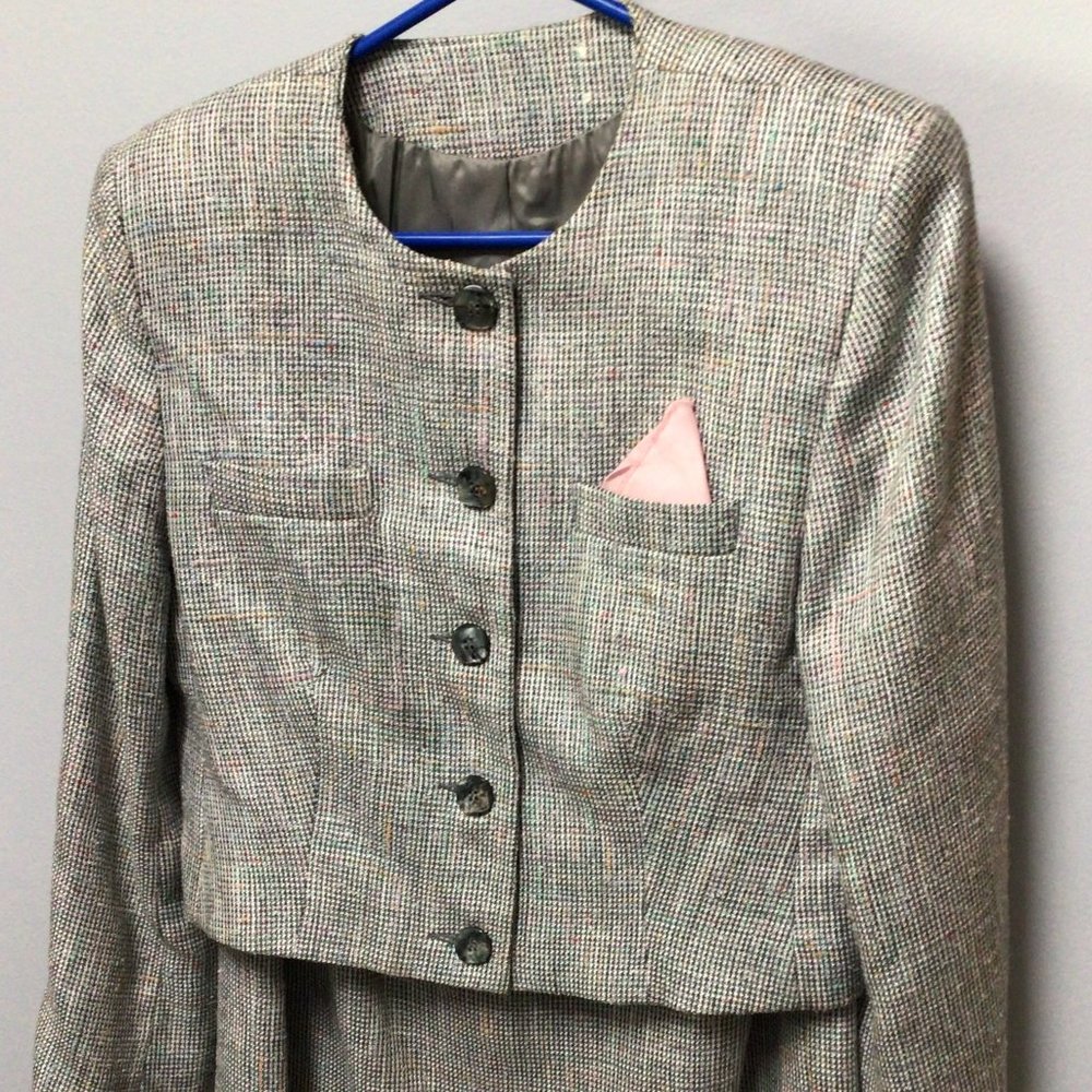 Vintage Grey/Black Tweed Jacket/Skirt Suit with pastel color flecks